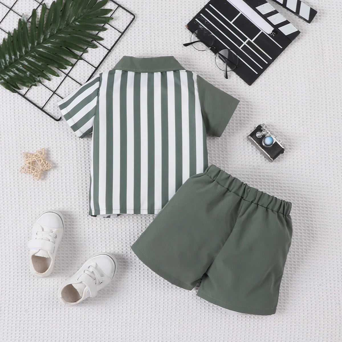 fashionable and casual solid color short sleeved shirt and shorts